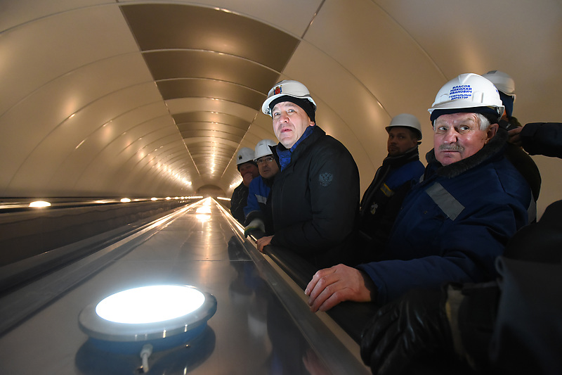 Вице-губернатор Игорь Албин провяет ход строительства объектов метрополитена