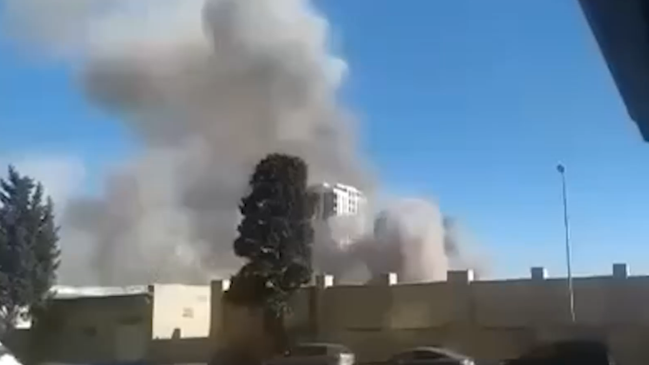 Из-за взрыва и пожара в цеху в Баку пострадали более 20 человек