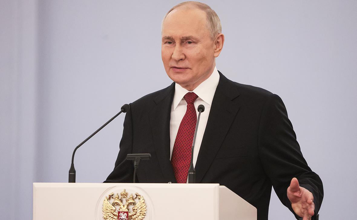 Путин наградил в Кремле бывших членов правительства