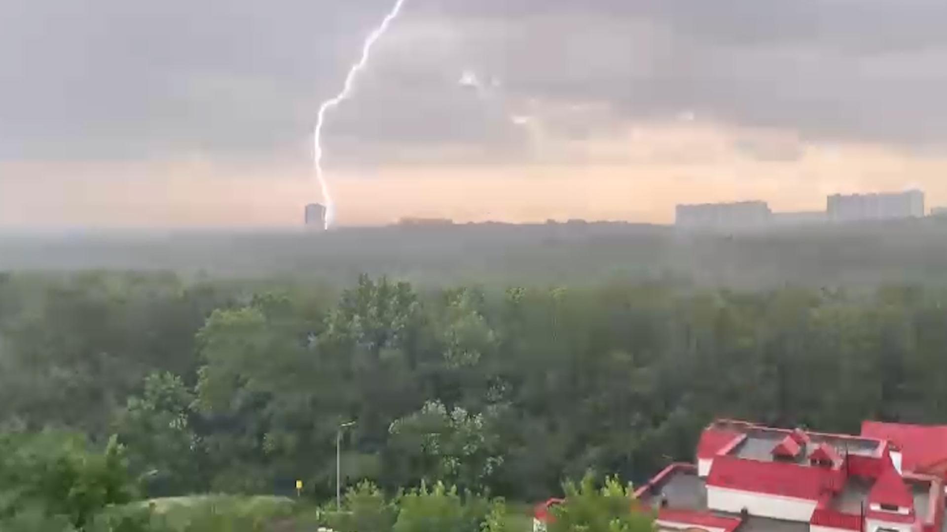 Мощный ливень в Москве. Видео