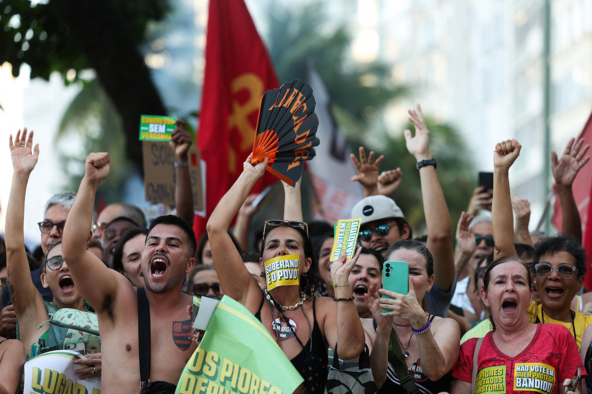 Демонстрации проходят под лозунгом: Sem anistia (&laquo;Без амнистии&raquo;).