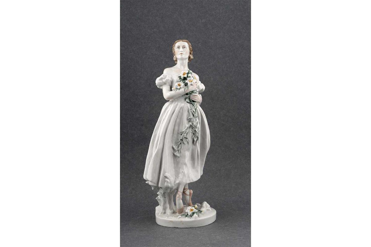 Скульптура «Балерина Г.С. Уланова в партии Жизели в балете «Жизель» А. Адана в постановке Л.М. Лавровского». СССР, Ленинградский фарфоровый завод (ЛФЗ)