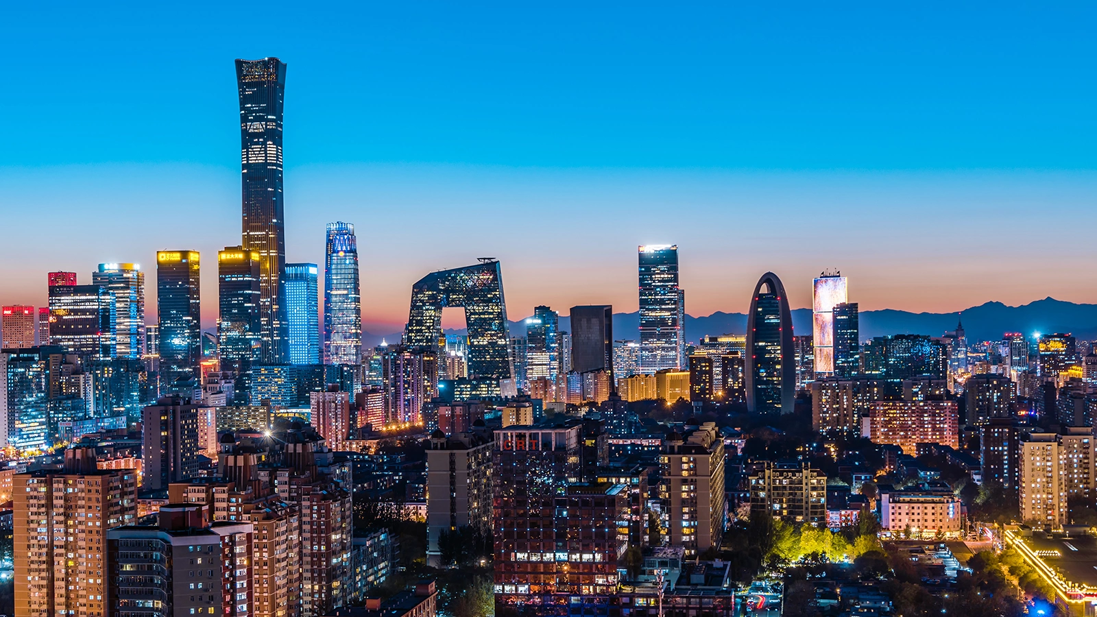 Ночной вид сверху на комплекс зданий Пекин, Китай