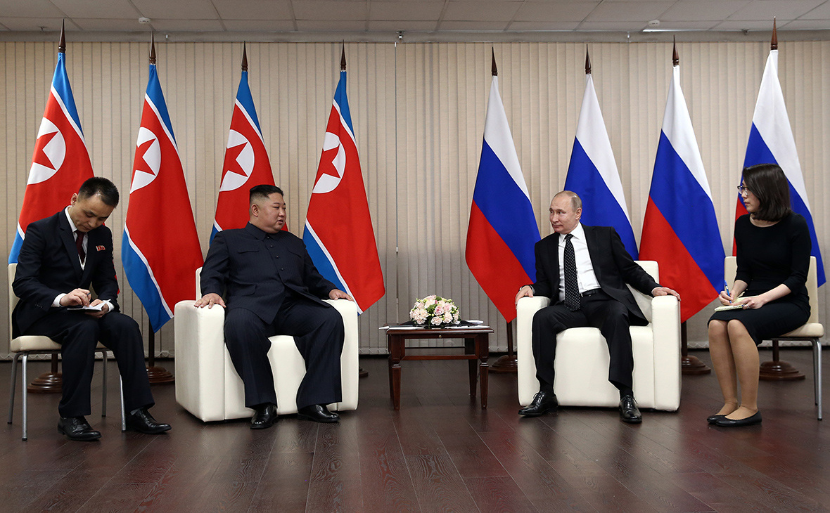 Владимир Путин и Ким Чен Ын (второй слева)