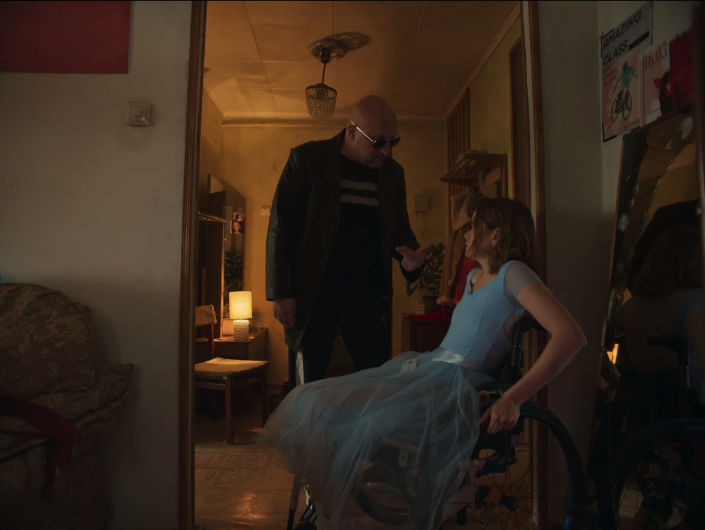 Кадр из сериала «Встать на ноги»