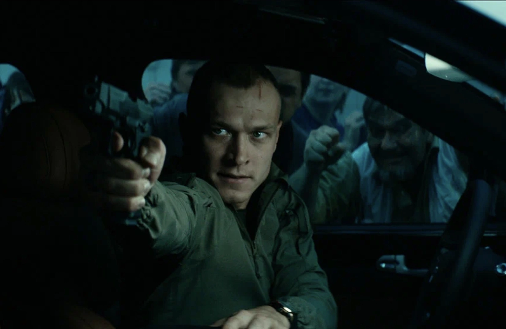 Кадр из фильма «Притяжение» (2019)