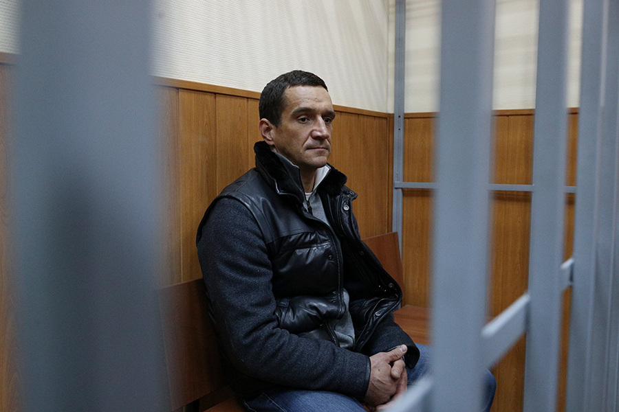 Степанова также обвиняют в мошенничестве и участии в преступном сообществе. Суд отправил его под арест до 25 мая