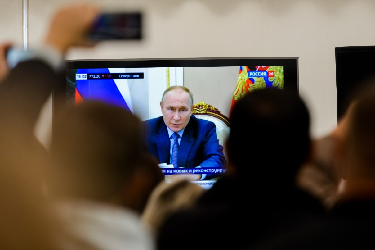 Владимир Путин по видеосвязи открыл предприятие в Тюменской области.