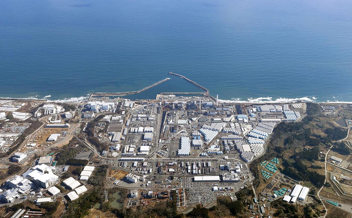 Вид на АЭС &laquo;Фукусима-1&raquo;