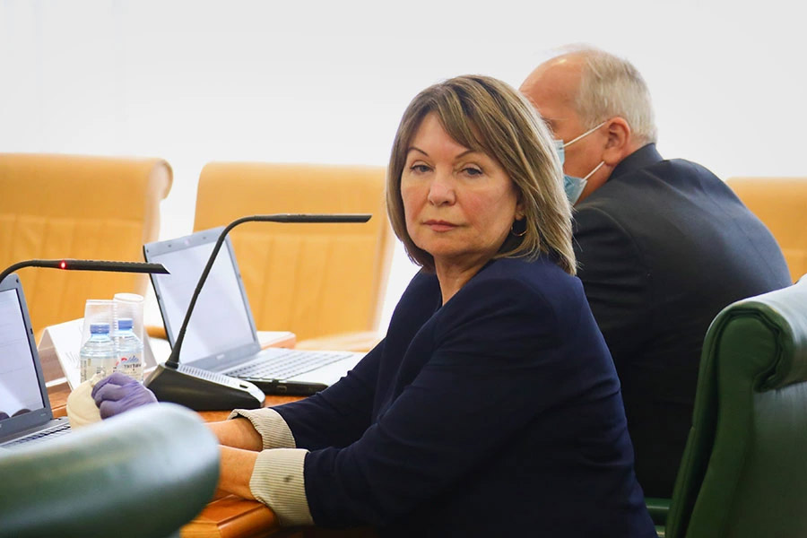 В 2020 году Подносова перешла в Верховный суд&nbsp;&mdash; стала зампредседателя высшей инстанции, а также возглавила судебную коллегию по экономическим спорам. &laquo;Фонтанка&raquo; отмечала, что до того&nbsp;у нее не было опыта рассмотрения арбитражных дел, так как она занималась только уголовными, гражданскими и административными делами в судах общей юрисдикции.

На фото: Подносова на заседании комитета Совфеда по конституционному законодательству и государственному строительству, 2020 год