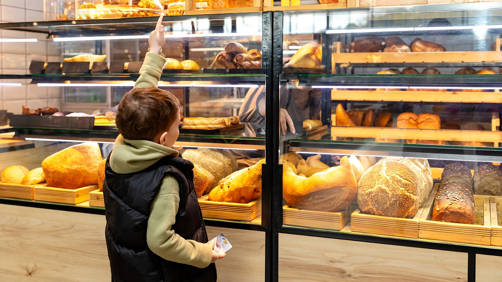 В Казахстане мальчик попросил работу в пекарне ради свидания. История