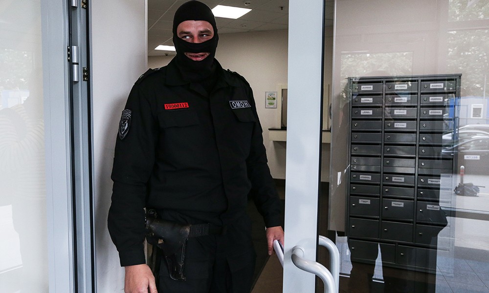 Полиция изымает документы в головном офисе Мособлбанка