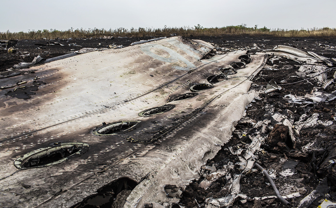 Место крушения малайзийского самолета Boeing 777 в Донецкой области