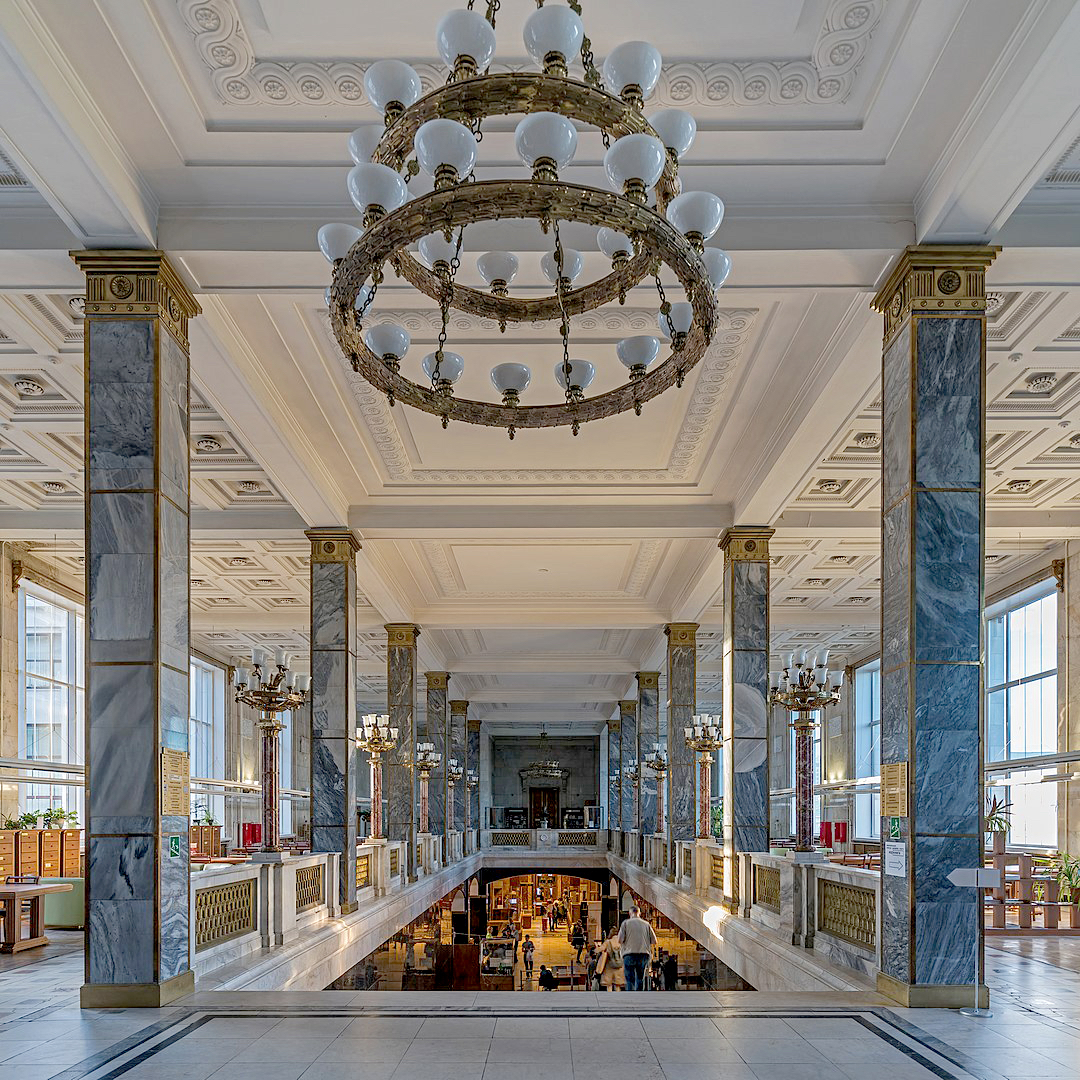 Парадная лестница главного здания Российской государственной библиотеки в Москве