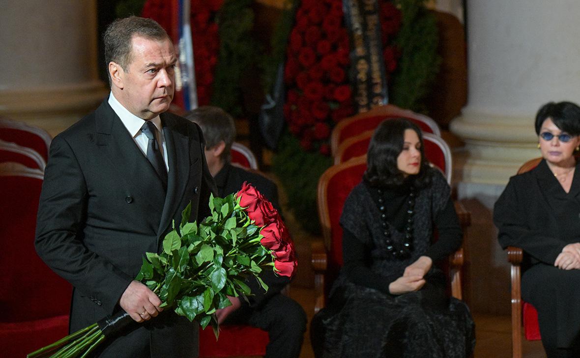 Дмитрий Медведев на церемонии прощания с&nbsp;Вячеславом Лебедевым