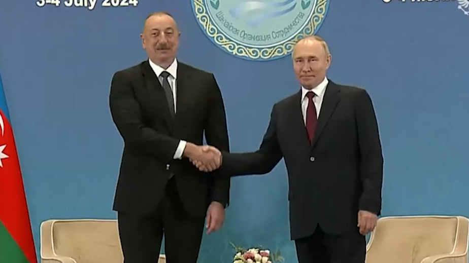 Путин и Алиев начали переговоры в Астане