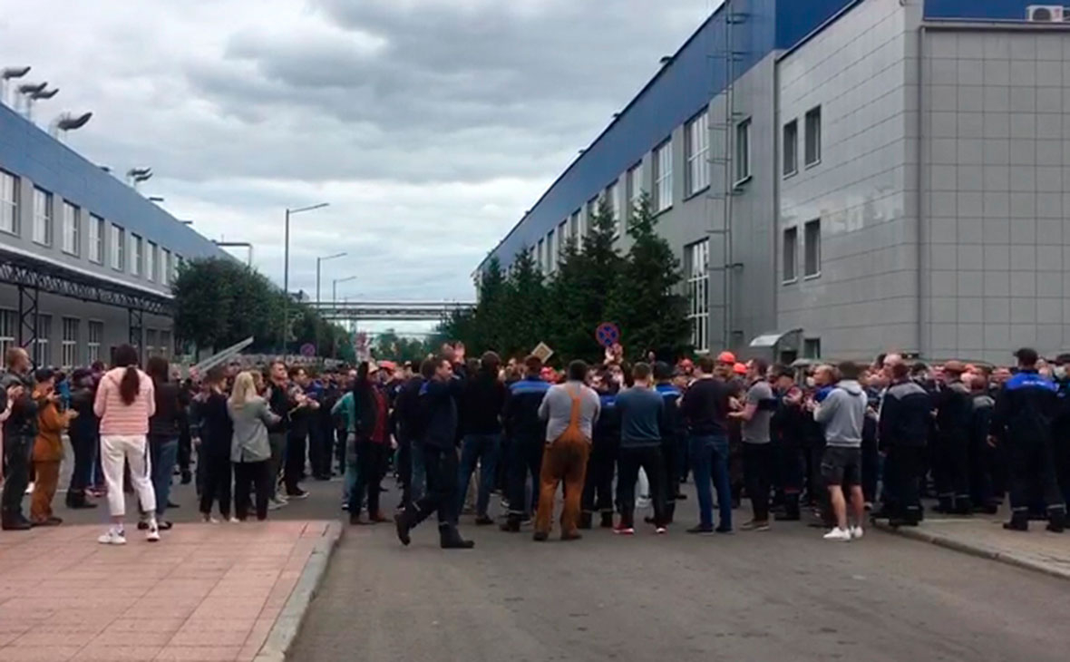 Забастовка работников Белорусского автомобильного завода (БелАЗ) в городе Жодино