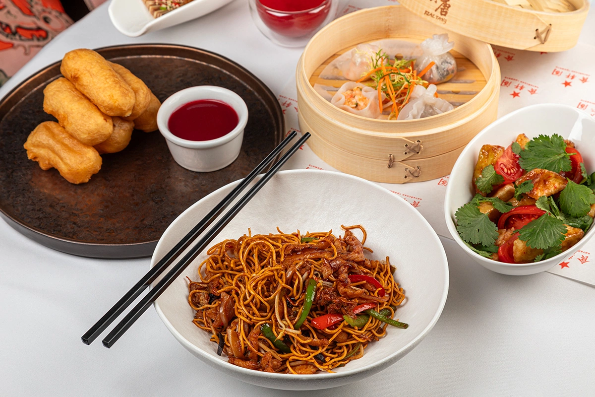 В Китае вы запросто встретите лапшу одновременно с курицей и морепродуктами