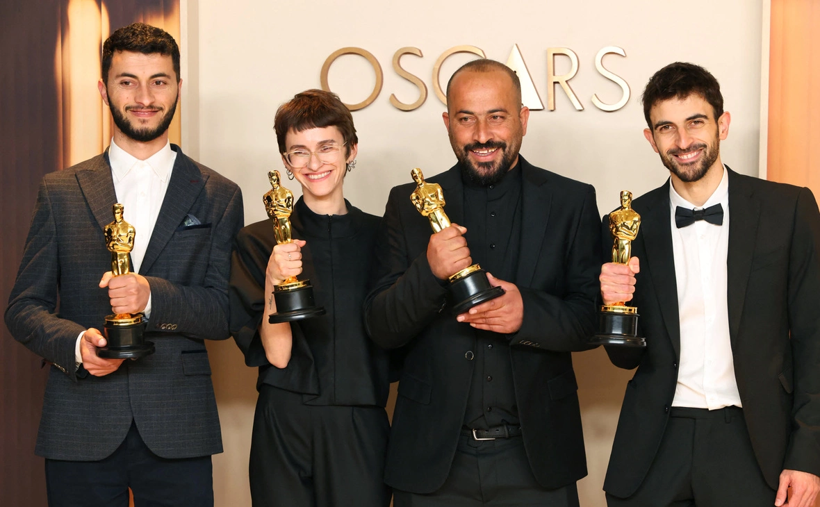 Daniel Cole / Reuters