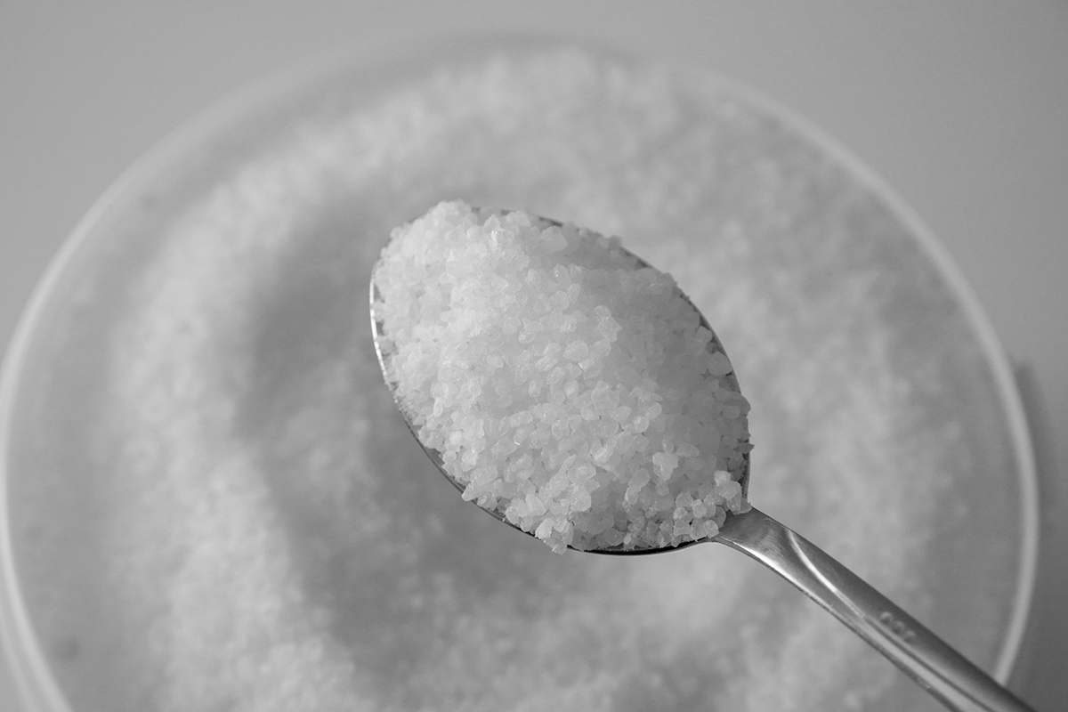 Соль является усилителем вкуса и делает напитки более объемными во вкусовой гамме, прекрасно балансирует коктейли, скрывает лишнюю горечь и раскрывает легендарный пятый вкус умами