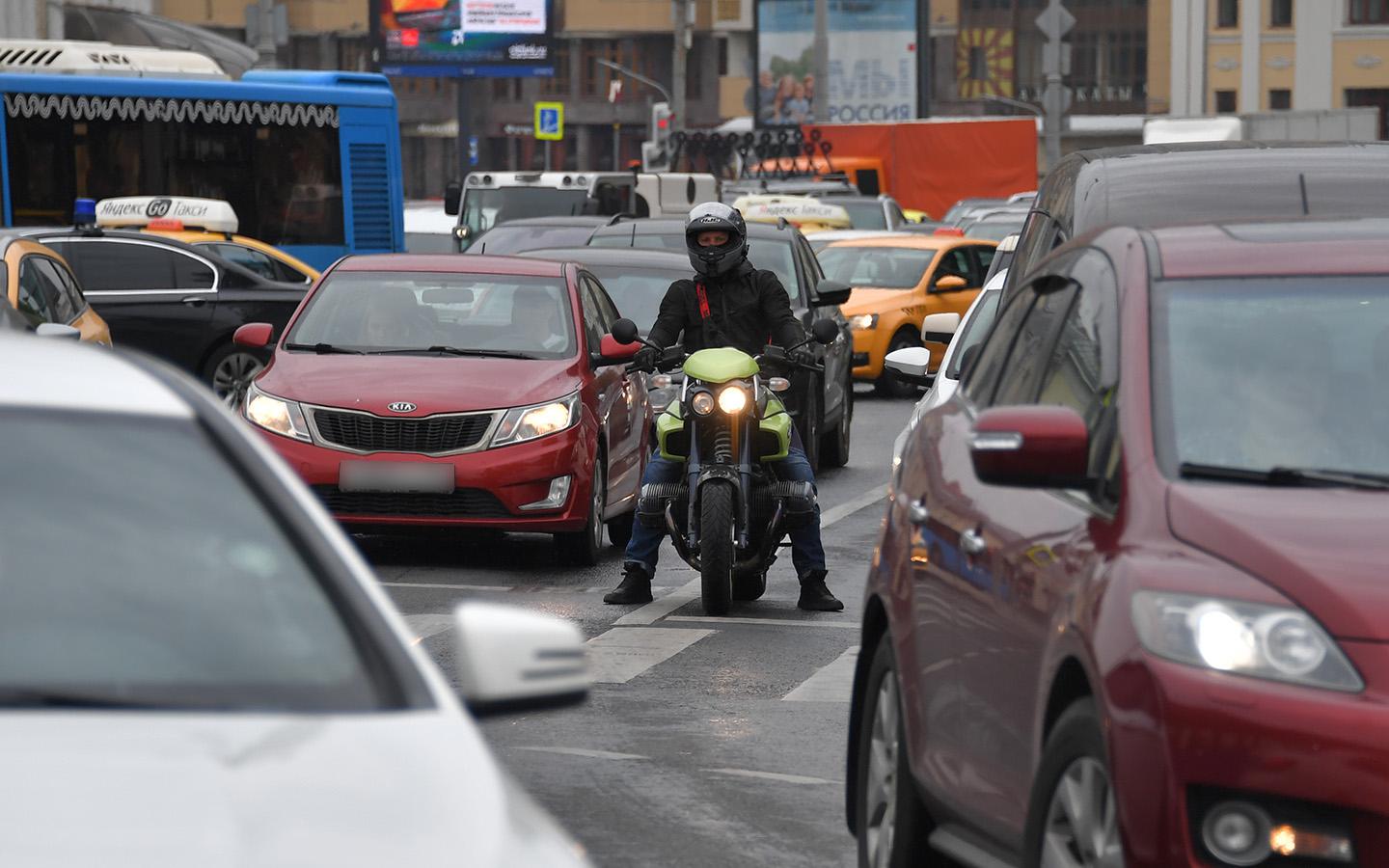 Мотоциклистов предостерегли от езды по Москве. Что случилось