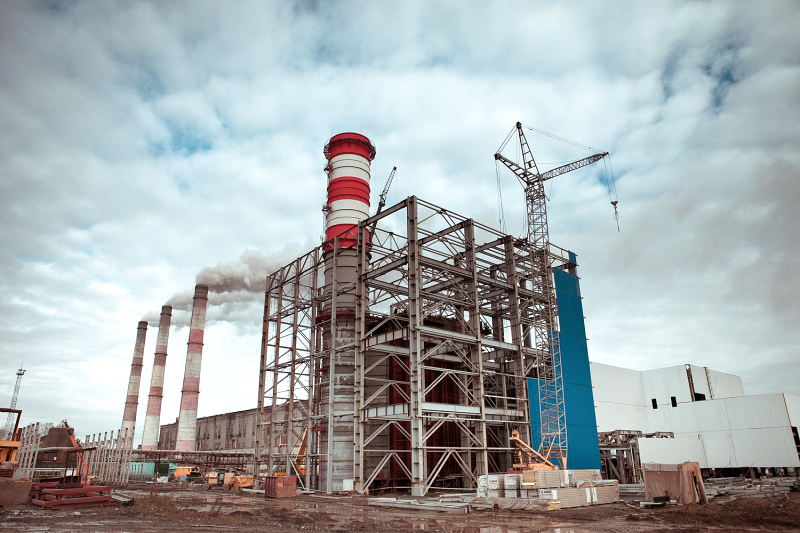 Контракт на строительство нового блока на Серовской ГРЭС Е4 получила в рамках мирового соглашения с «Газпром энергохолдингом» в 2010 году, но в январе заказчик решил отказаться от услуг Е4. Срок ввода блока перенесли на 2017 год 