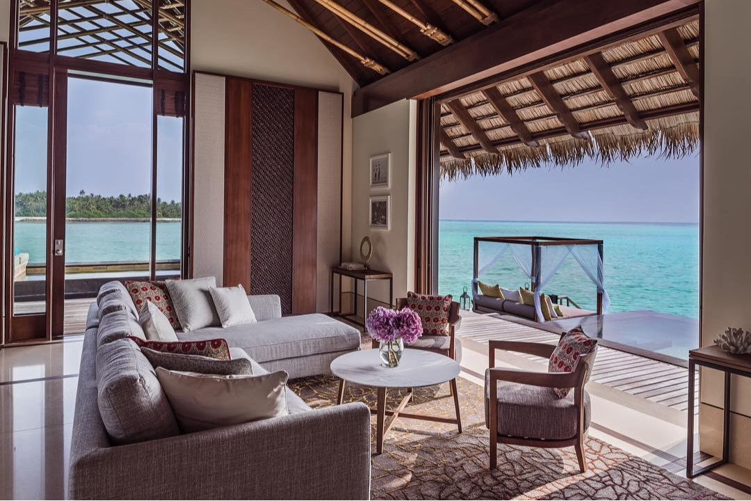 Спальня на вилле на воде Grand Villa на курорте One&amp;Only Reethi Rah (Мальдивы)