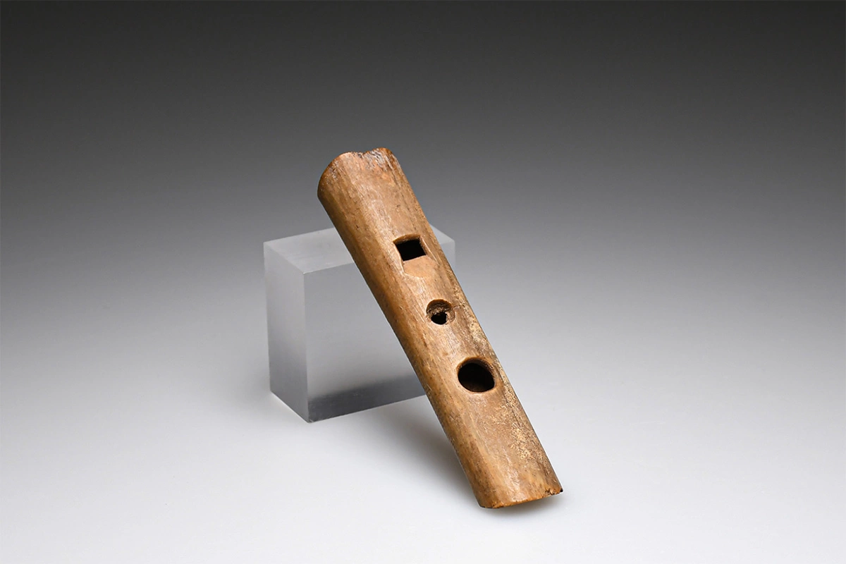 Костяная флейта (XVII/XVIII вв.), длина 7,3 см