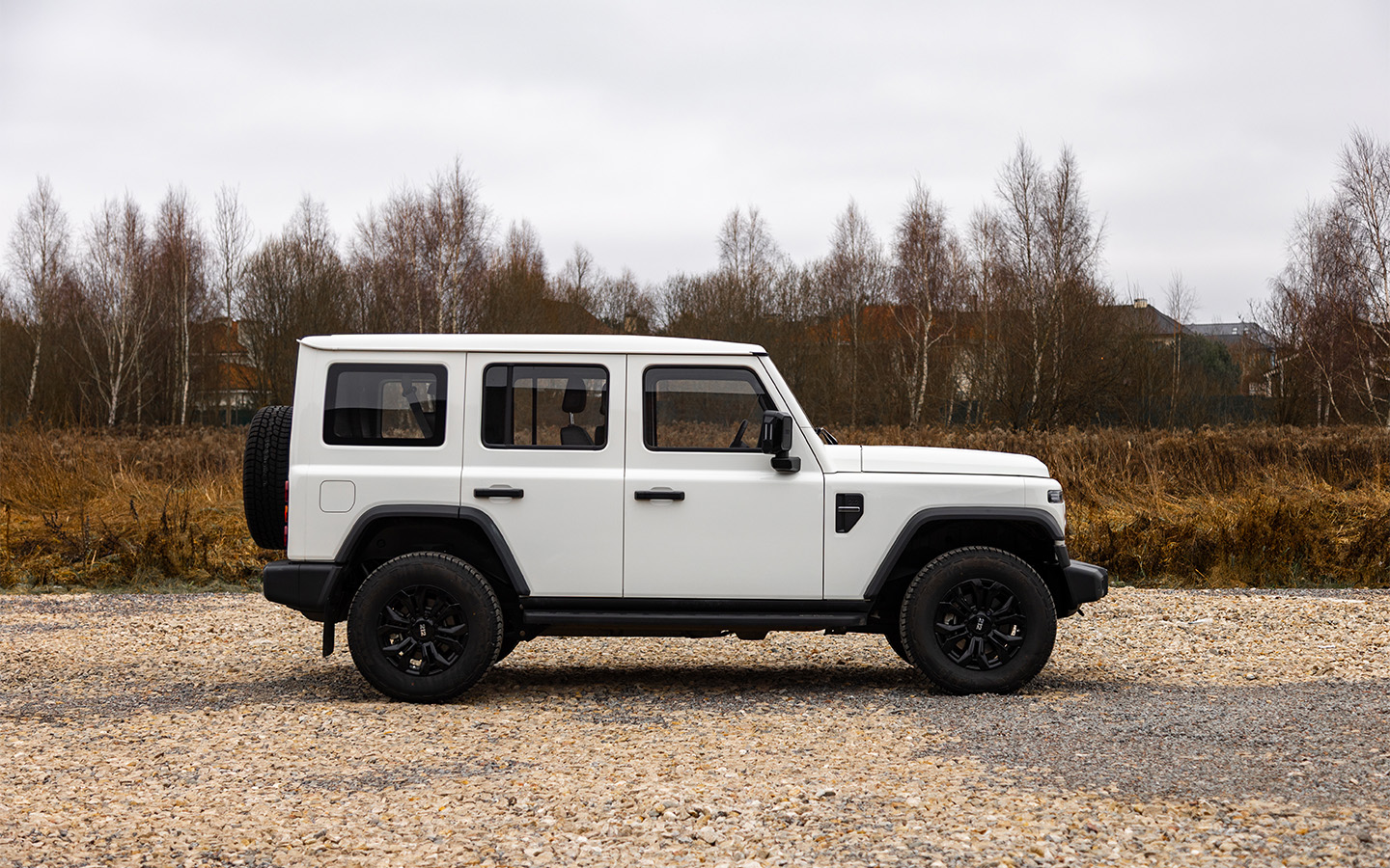 При взгляде сбоку BAW 212 напоминает множество культовых рамных машин, но, вместе с тем, он абсолютно самобытен