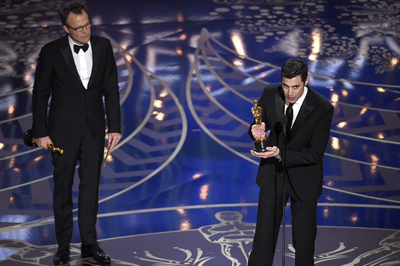 &laquo;Оскар&raquo; за лучший оригинальный сценарий &mdash; к фильму &laquo;В центре внимания&raquo; &mdash;&nbsp;получили Джош Сингер (справа) и&nbsp;Том Маккарти (слева)
