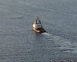 На помощь зажатым льдами в Охотском море судам отправились три буксира
