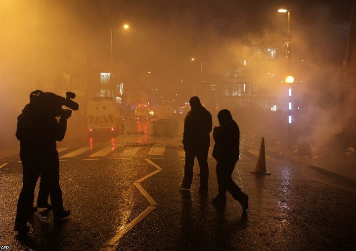 В битве за британский флаг в Белфасте пострадали 60 полицейских