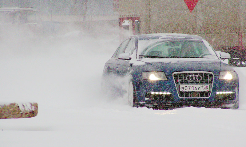 Тест Audi S6 – проверка московским снегом