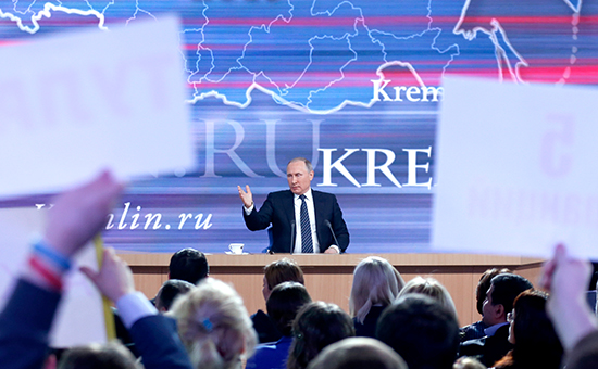 Президент России Владимир Путин во время пресс-конференции. Декабрь 2015 года


