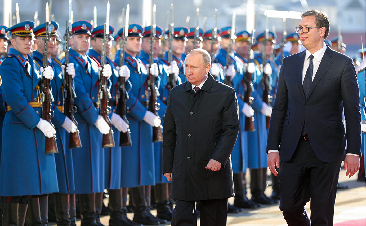 Владимир Путин и Александр Вучич (слева направо)