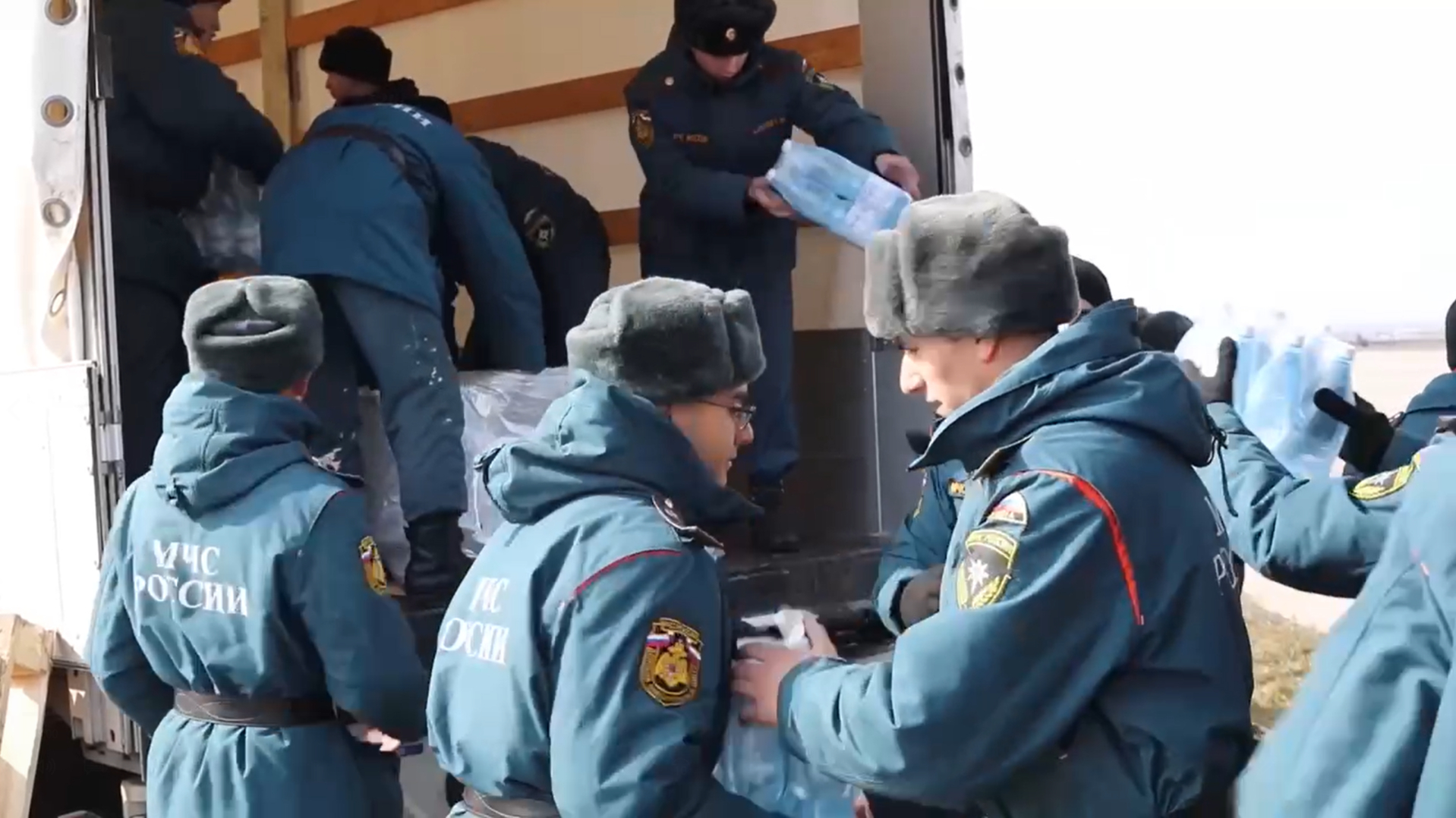 МЧС доставило в Донбасс более 330 тонн гуманитарного груза за два дня