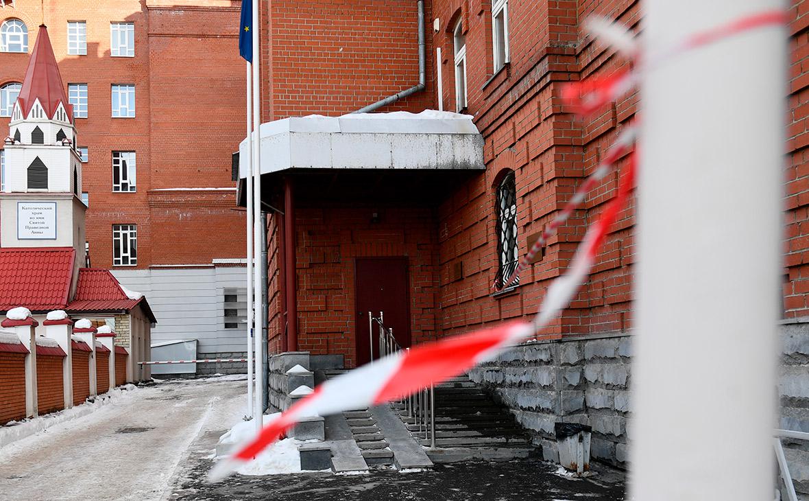 Вход в здание бывшего Генерального консульства Чeшской Рecпублики в Екатеринбурге