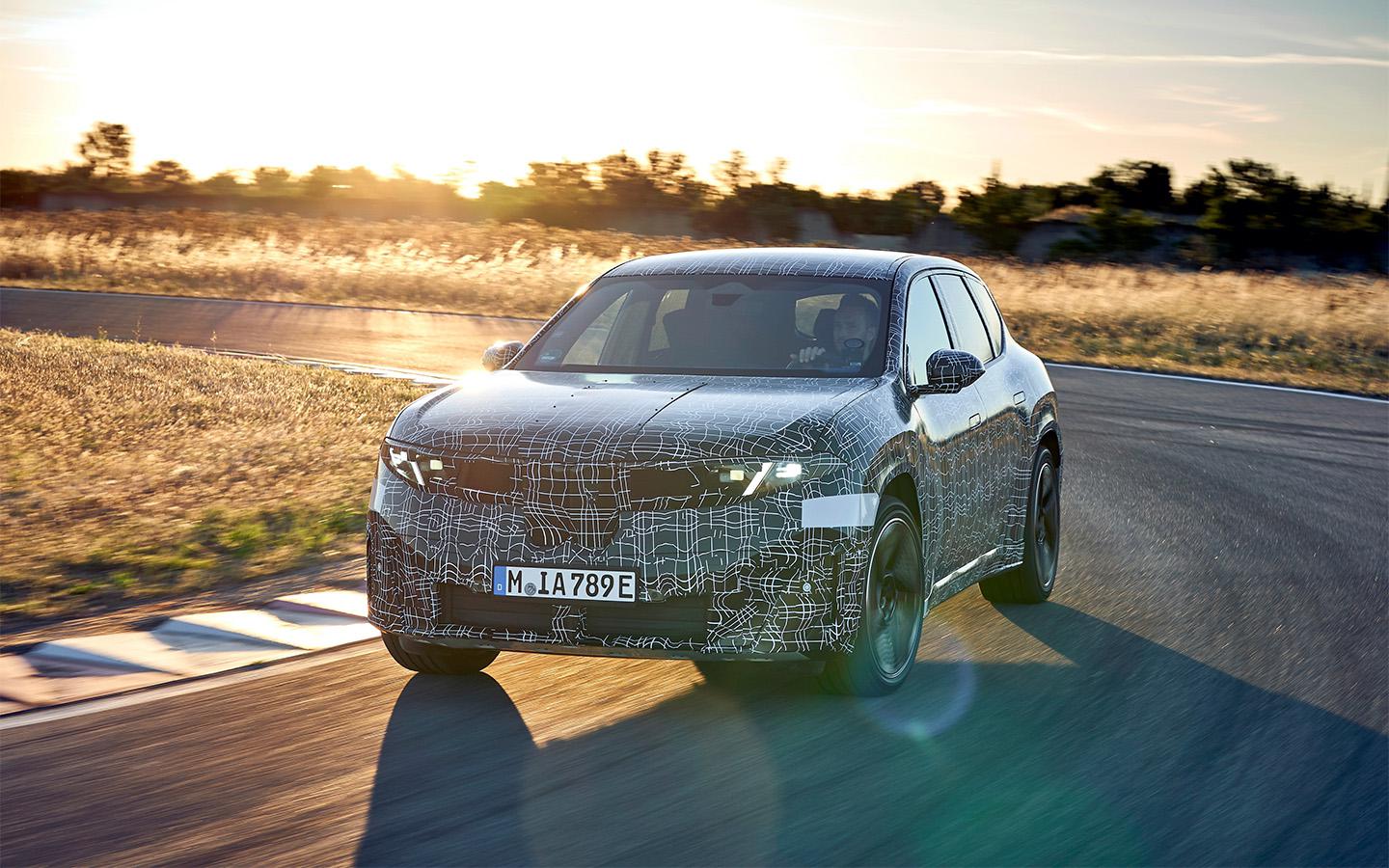 BMW пообещал включать поворотники за владельцев своих машин