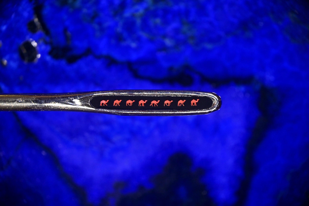 Караван верблюдов в игольном ушке