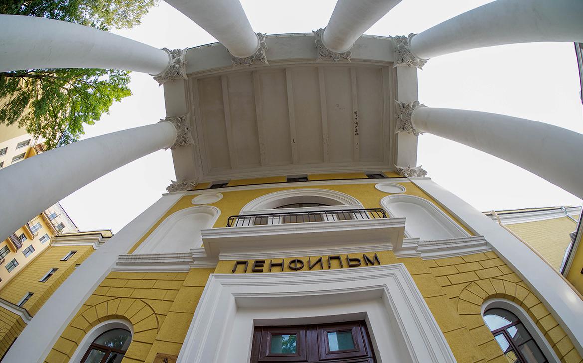 «Ленфильм» ответил на сообщения о «полуголом модном показе» в его здании