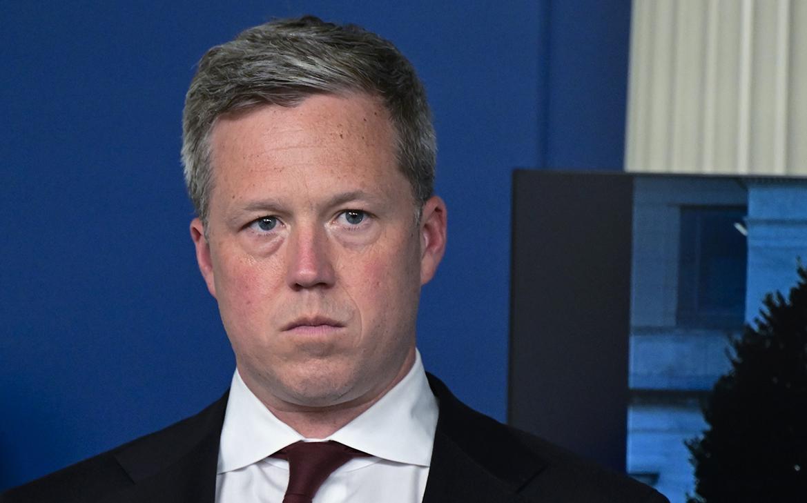 Министр армии США прибыл в Киев на фоне сообщений об обсуждении мира