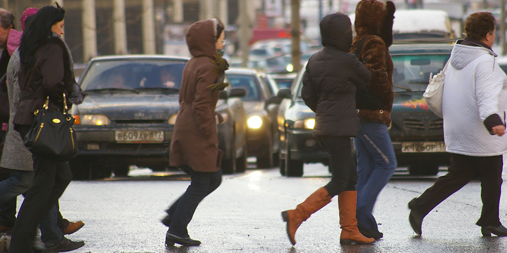 На юго-западе Москвы рабочие заварили пешеходный переход