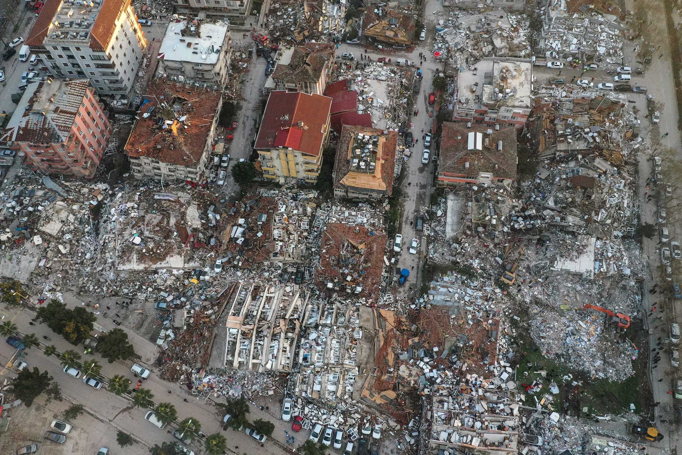 Поврежденные и разрушенные здания в турецкой провинции Хатай