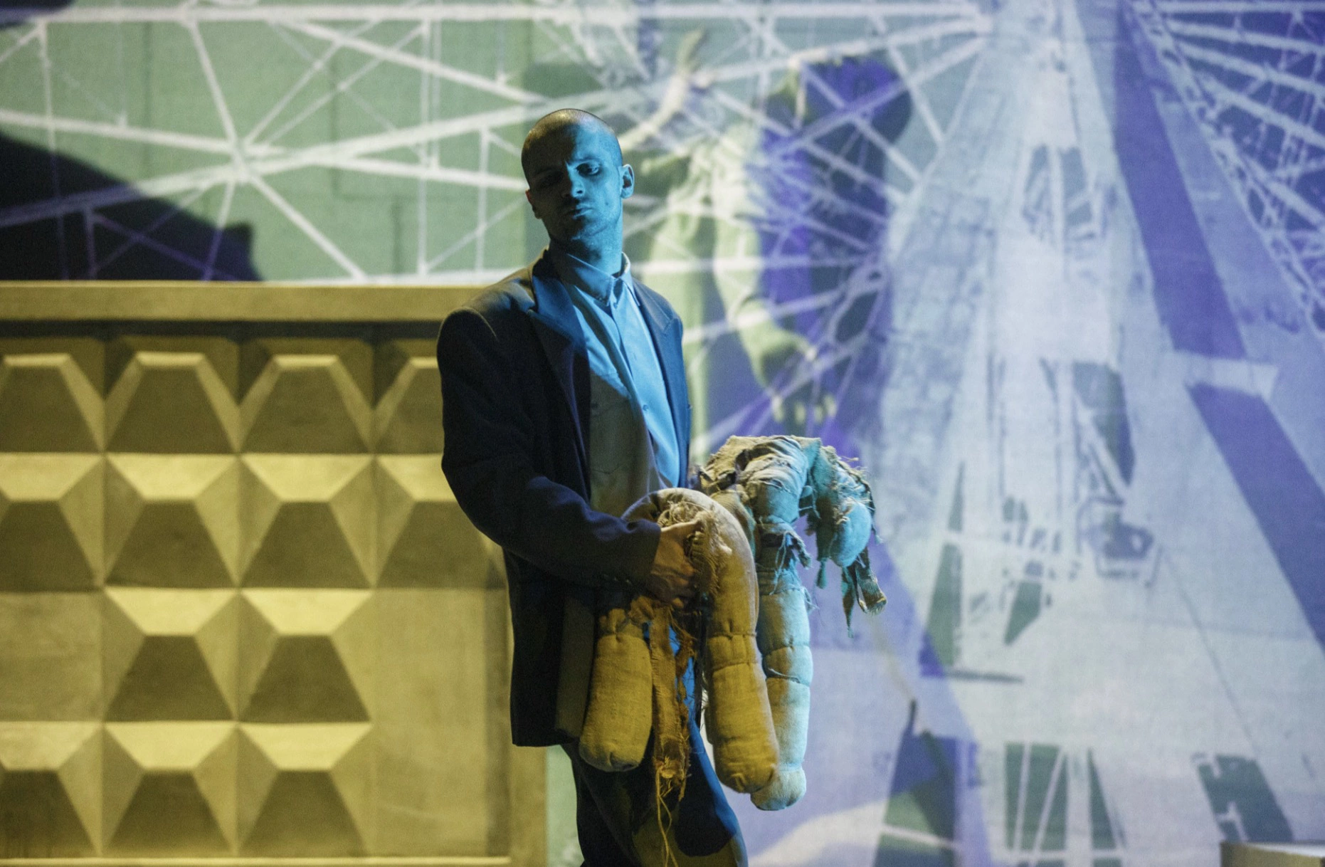 Куда сходить в январе: «Женитьбы» в двух городах, цирковые шоу и кино