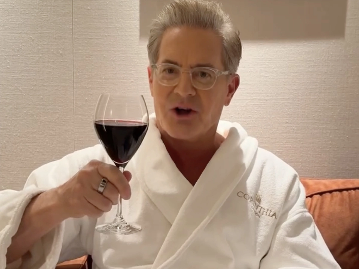 Что в бокалах у звезд: новогодние напитки знаменитостей