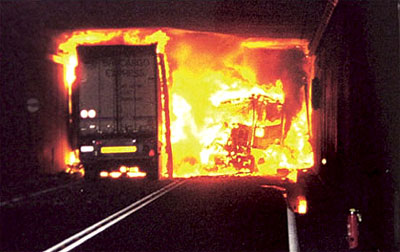 Пожар в автомобильном тоннеле унес жизни  двух человек