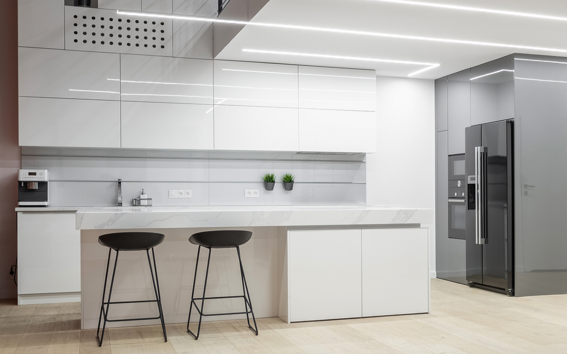 Дизайн потолка на кухне: 30 самых красивых идей для вашего интерьера