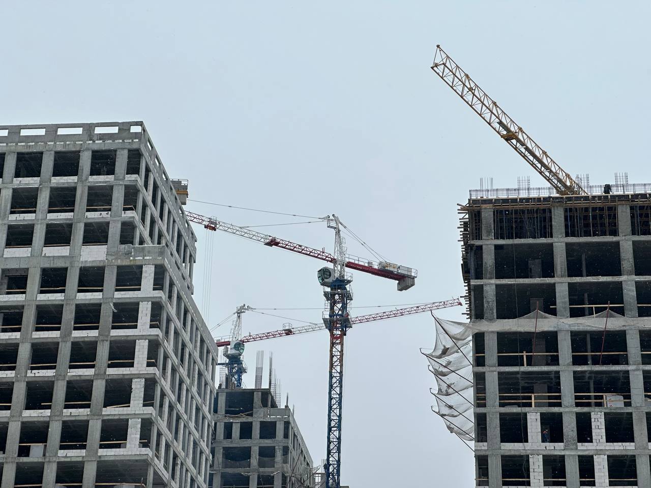 Краны большого города: какое жилье в 2022-м строили и покупали в Казани