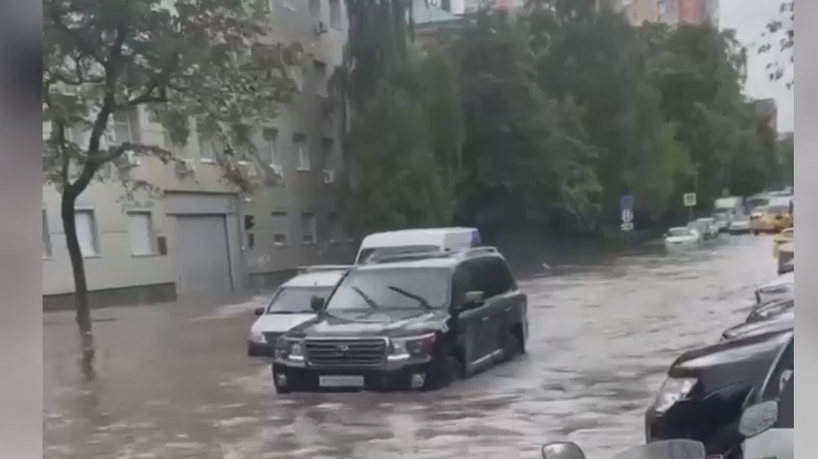 В Москве прошел сильнейший ливень с конца XIX века