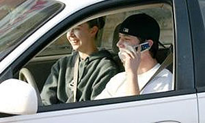 Две трети американцев разговаривают по телефону за рулем
